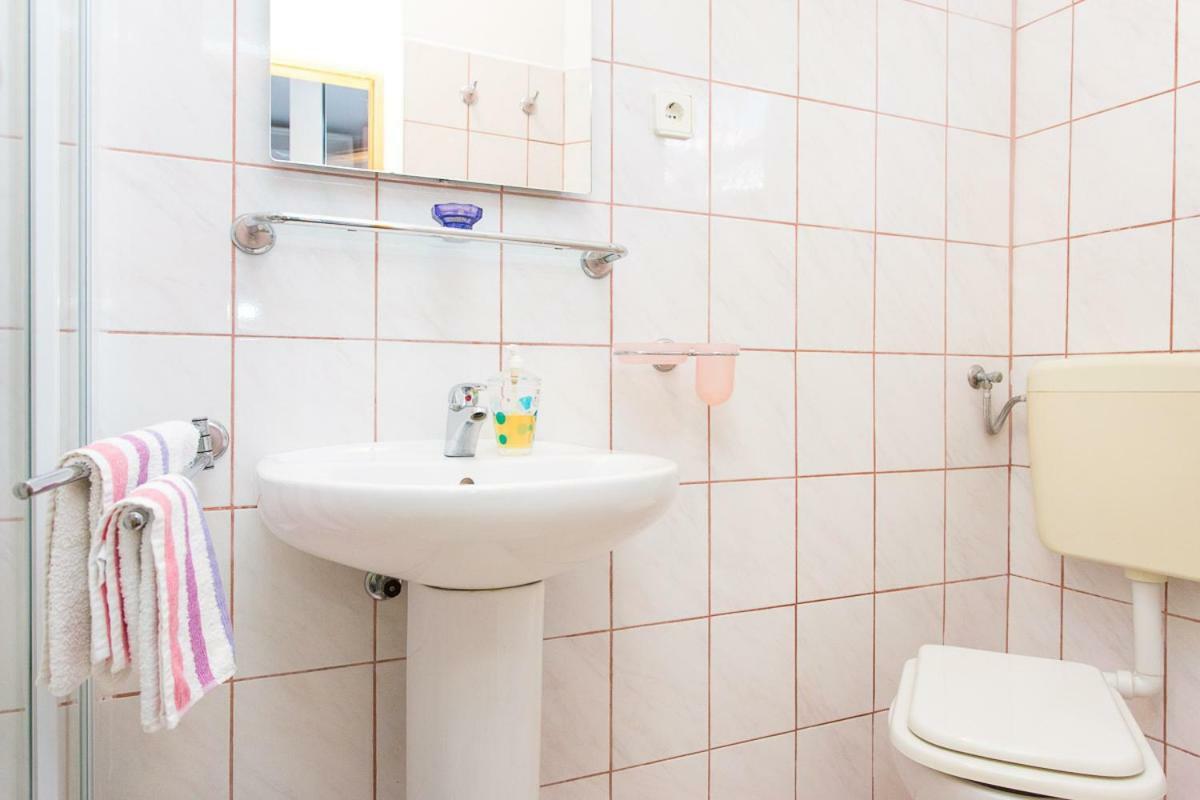 2-Bedroom Apartment 300M From Beach In Punat Eksteriør billede